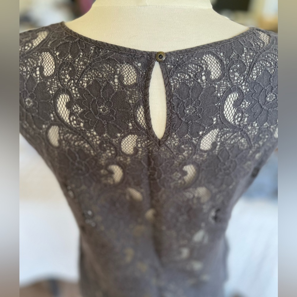 Eddie Bauer Charcoal Gray Sheer Floral Tunic - Picture 4 of 7